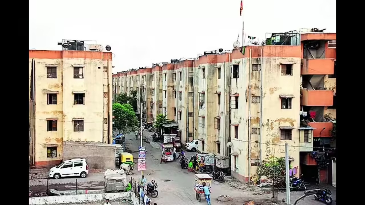 Vadodara Civic Body's Built Homes Fall Apart in 20 Years, Residents Face Seepage and Plaster Damage