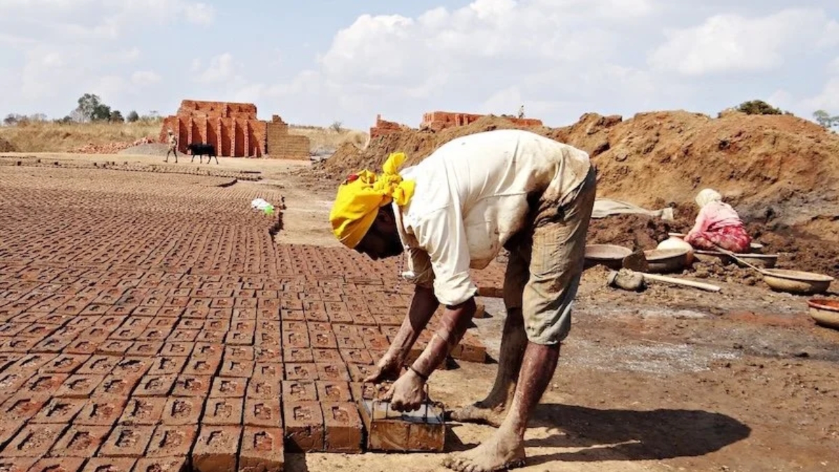 Brick Kiln Workers in Uttar Pradesh Grapple with Poor Wages, Harsh Work Conditions