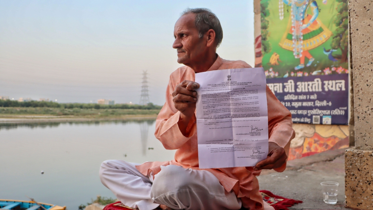 DDMA Issues Eviction Notices to Yamuna Bazar Residents, Warns of Demolition